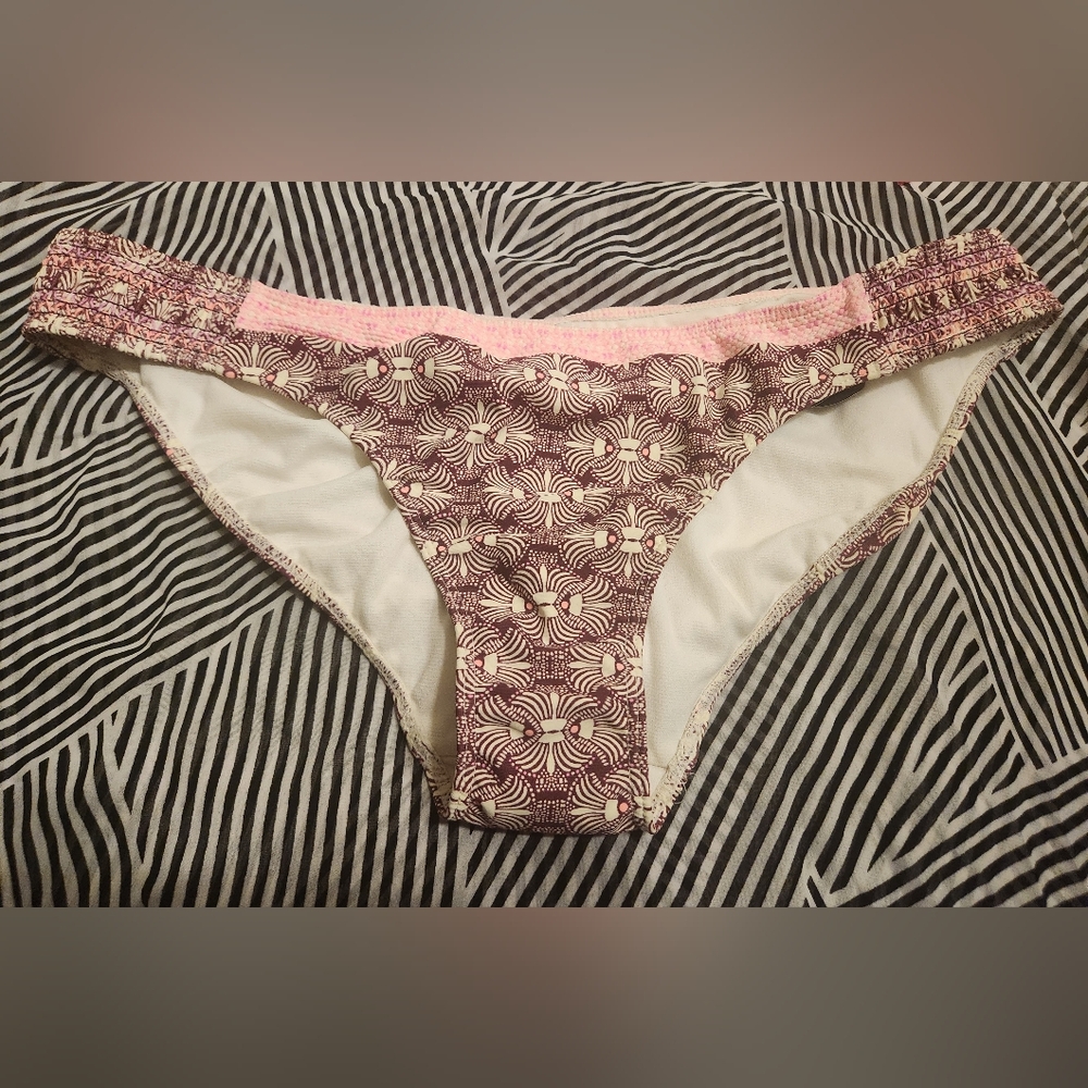 No Boundaries,  Size Juniors 15-17 (XL), Style: Cheeky